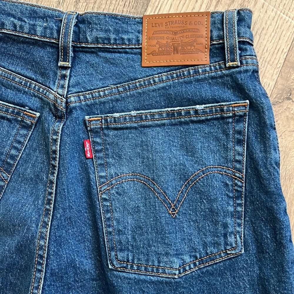 Levi’s Ribcage Stretch Short🎀 - Picture 3 of 9